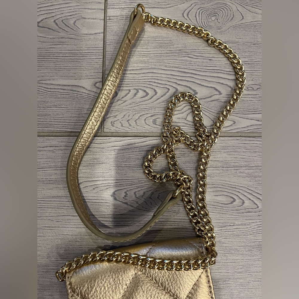 Lily Pulitzer Gold Quilted Leather Lindley Crossbody Phone Bag - Picture 7 of 12